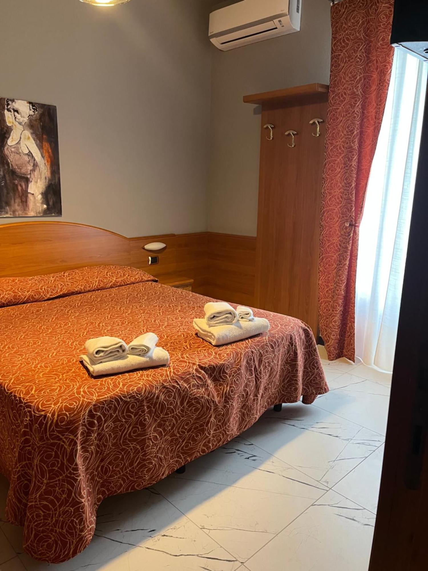 Hotel Residence Paradiso 모네글리아 외부 사진
