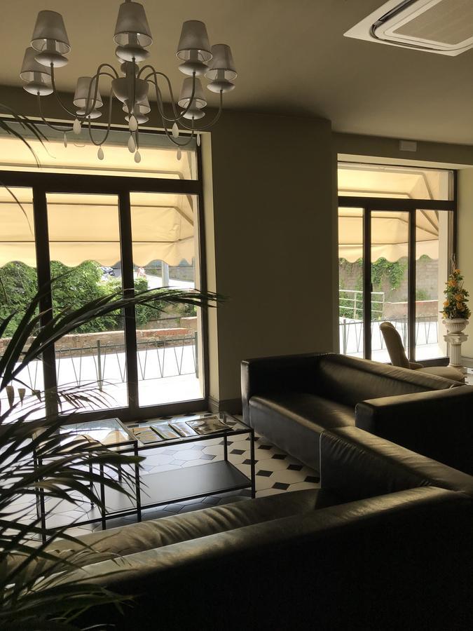 Hotel Residence Paradiso 모네글리아 외부 사진
