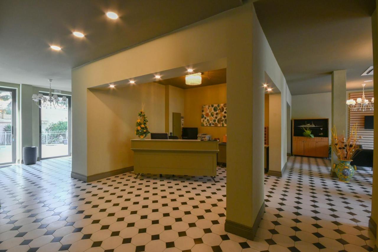 Hotel Residence Paradiso 모네글리아 외부 사진